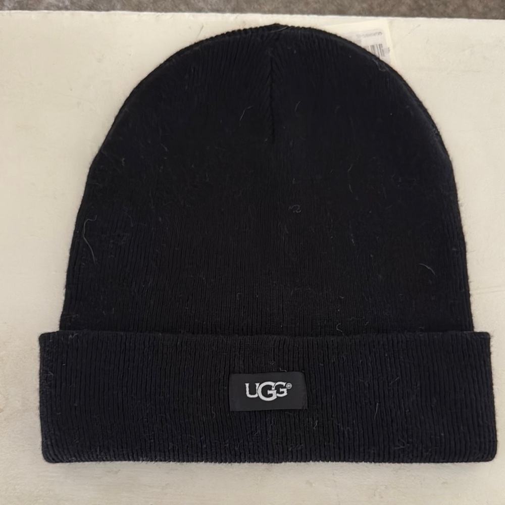 UGG Classic Black Cuffed Beanie